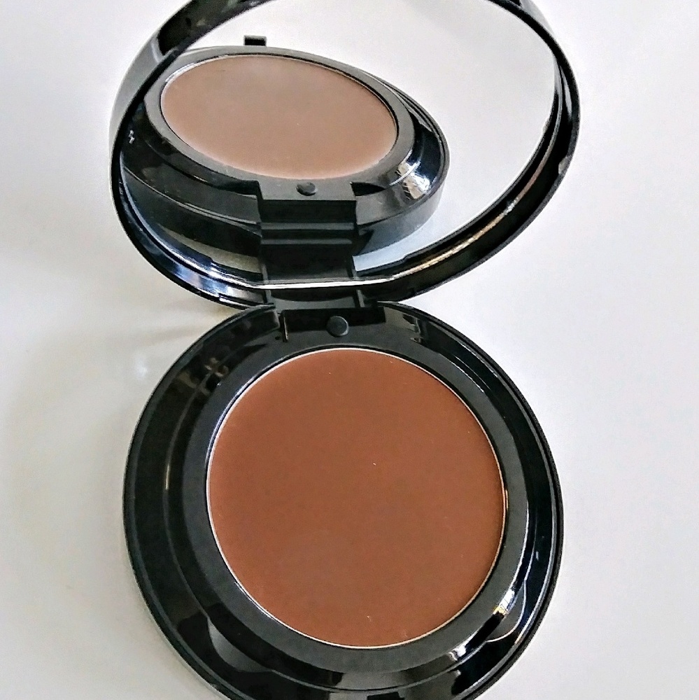 Bobbi Brown Compact Foundation.